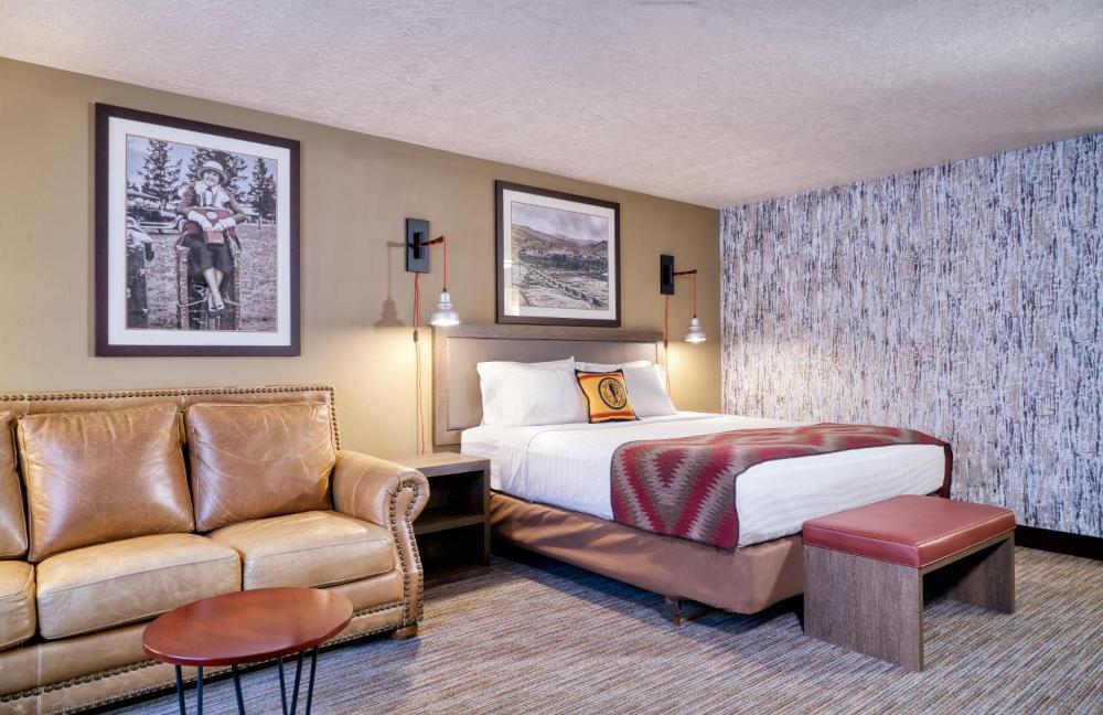 Deluxe King Room interior